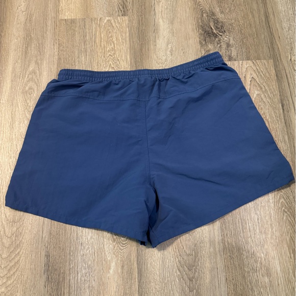 Patagonia Women’s Baggie Shorts Navy 5’ Inseam Large - Picture 2 of 2